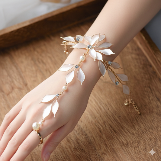 Beautiful Lia Hand Harness