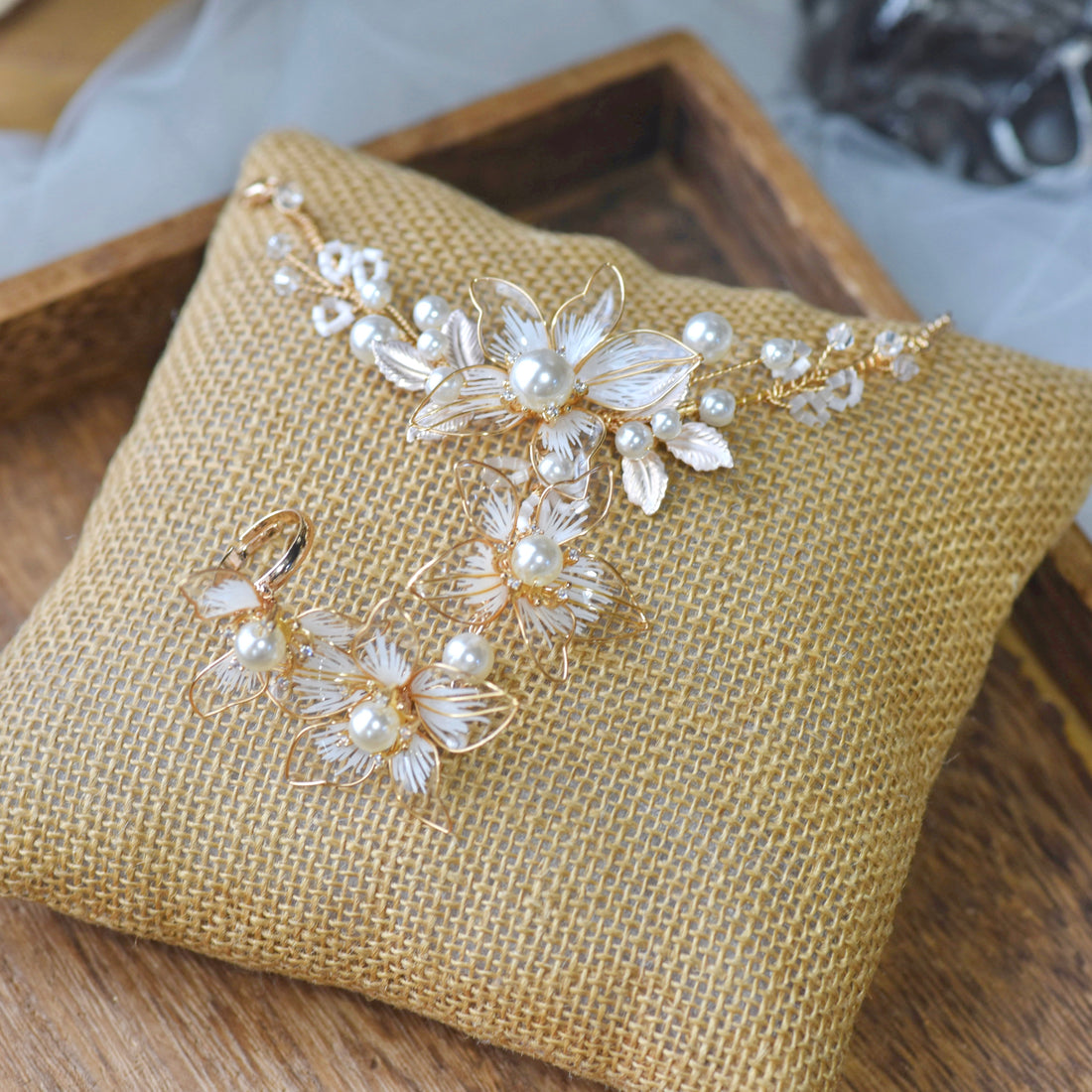 Beautiful Eve Hand Harness