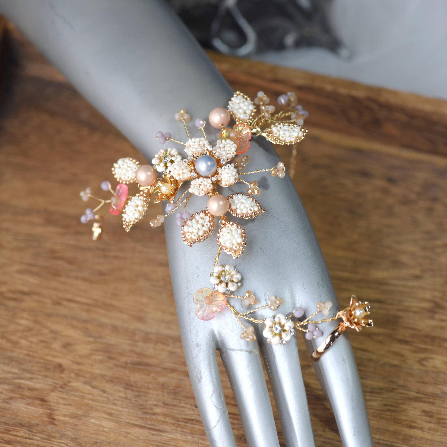Beautiful Amy Hand Harness