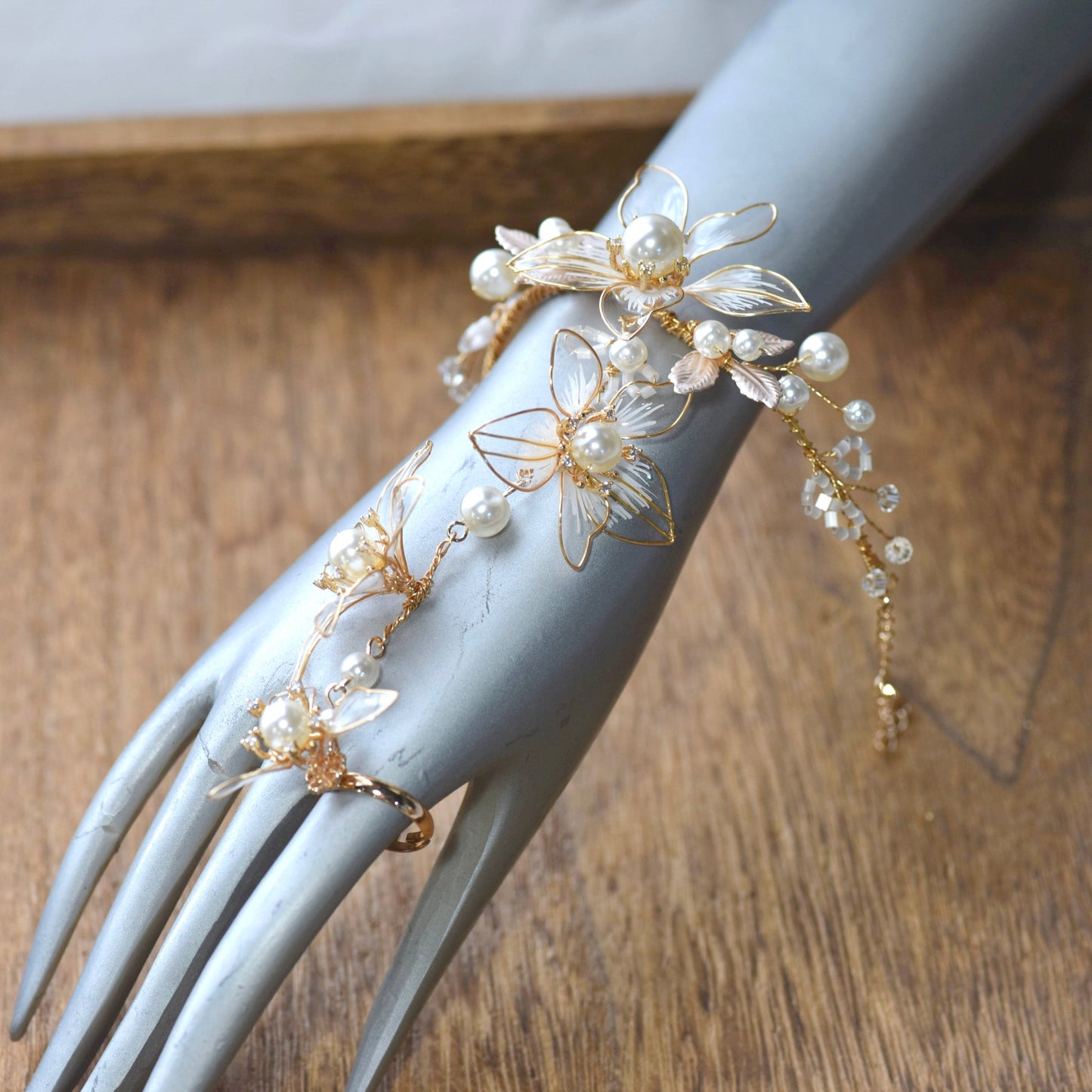 Beautiful Eve Hand Harness